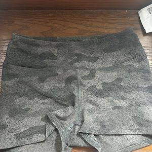 Women’s nobull cameo print shorts